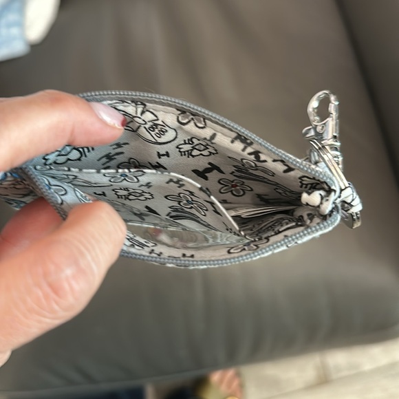 Vera Bradley Star Wars lanyard with detachable wallet - Picture 3 of 3